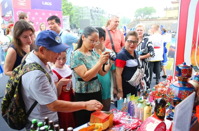Hàng vạn du khách đến với Lễ hội Văn hóa thế giới tại Hà Nội - Ảnh 3.