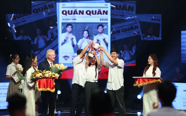 Chung kết Trường Teen 2025: Bản lĩnh tuổi 17 trong trận tranh biện nghẹt thở - Ảnh 9.