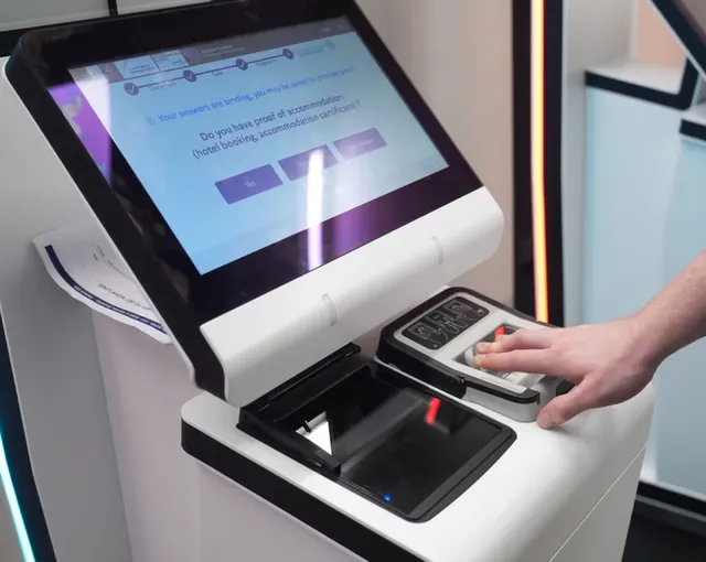 EU bắt đầu triển khai hệ thống xuất nhập cảnh bằng sinh trắc học- Ảnh 1. EU bắt đầu triển khai hệ thống xuất nhập cảnh bằng sinh trắc học- Ảnh 1.