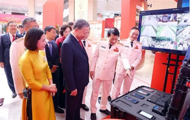 People’s Public Security force must gain new feats for Party, nation, people: Top leader - Ảnh 1.