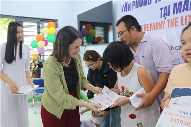 HCM City launches child counseling, service office - Ảnh 1.