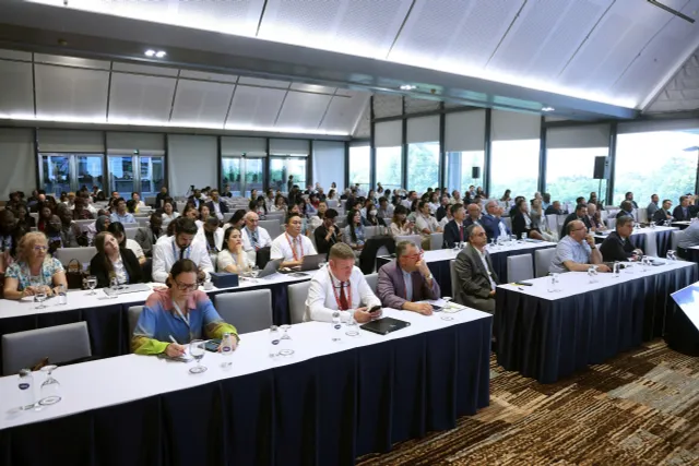 Developing waterway and railway transport for  a green supply chain - Ảnh 2.