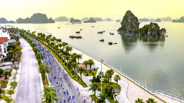 Việt Nam có giải chạy marathon đầu tiên được cấp nhãn thế giới
- Ảnh 1. Việt Nam có giải chạy marathon đầu tiên được cấp nhãn thế giới
- Ảnh 1.