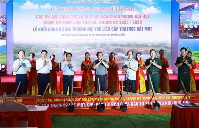 PM attends ground-breaking ceremony for border boarding school in Thanh Hoa - Ảnh 1.