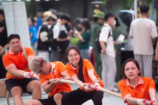 Gần 1.500 VĐV tranh tài tại Giải vô địch kéo co thanh niên 2025
- Ảnh 1. Gần 1.500 VĐV tranh tài tại Giải vô địch kéo co thanh niên 2025
- Ảnh 1.