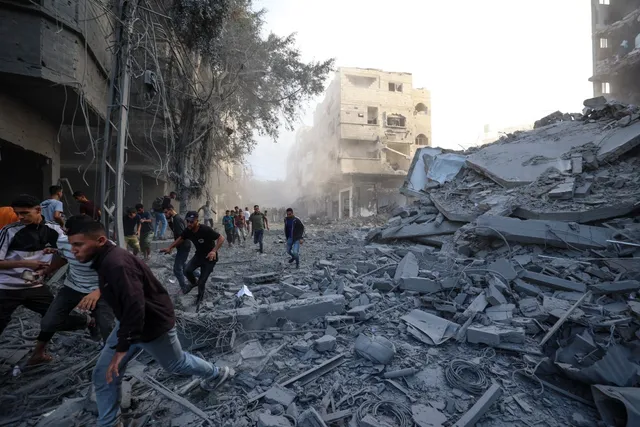 Israel không kích Gaza, cáo buộc Hamas vi phạm thỏa thuận ngừng bắn - Ảnh 1.