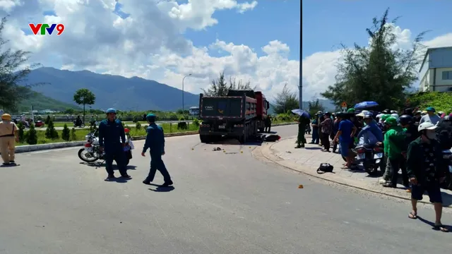 'Điểm mù" -  Nỗi lo tai nạn xe tải, xe khách giữa phố