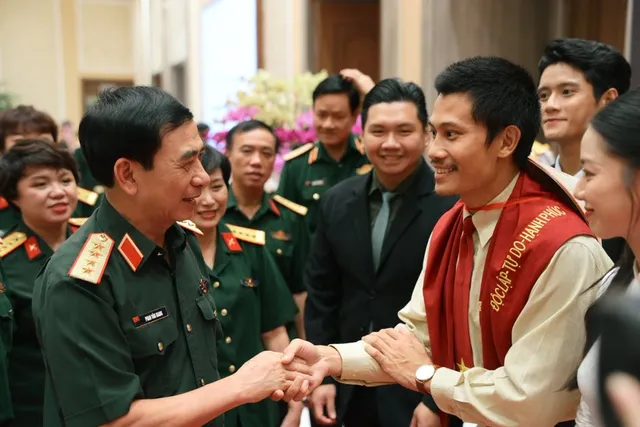 Anh Tài của Mưa đỏ: Nhịn đói để dành tiền đi học, quyết theo nghề vì yêu  - Ảnh 4.