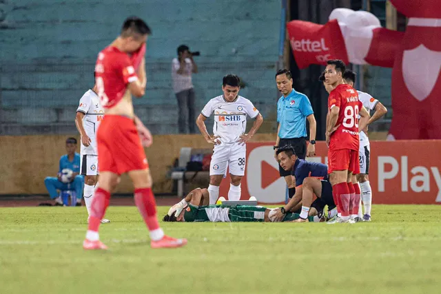 Thủ môn Bùi Tiến Dũng dính chấn thương nặng- Ảnh 1. Thủ môn Bùi Tiến Dũng dính chấn thương nặng- Ảnh 1.