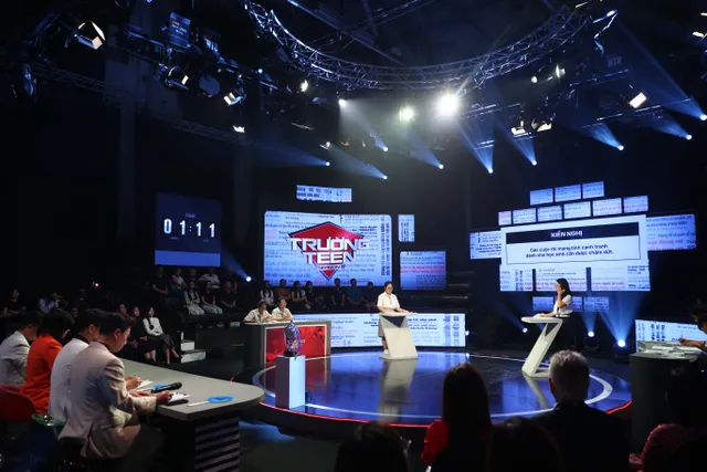 Final Round of School Teen 2025: The Courage of 17-Year-Olds Shines in a Fierce Debate - Ảnh 2.