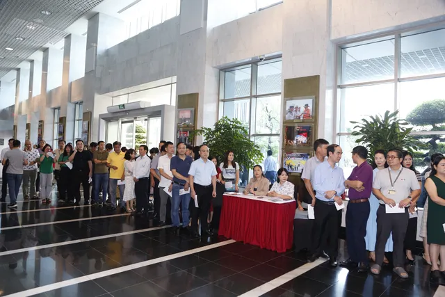 Vietnam Television Launches Fundraising Campaign to Support People Affected by Typhoon No. 10 - Ảnh 8.