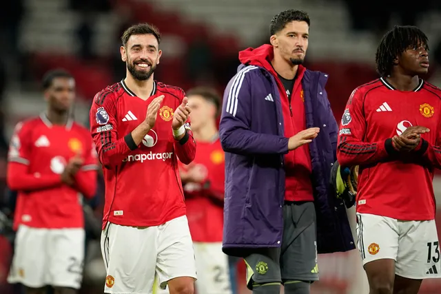 Thắng Brighton, Man Utd chen chân vào Top 4 Ngoại hạng Anh

- Ảnh 2.