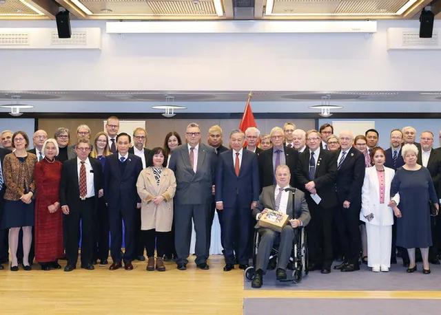 Party chief meets with leaders of Finland - Vietnam Friendship Association - Ảnh 1.