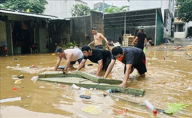 PM orders urgent action to address typhoon aftermath - Ảnh 1.