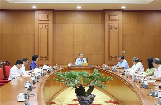 Party chief urges streamlining agricultural extension system under two-tier local administration model - Ảnh 1.