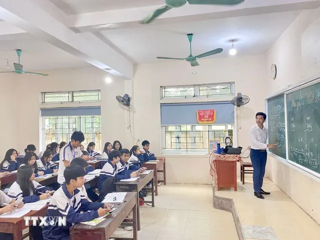 OP-ED: Party’s political report: Economic growth in tandem with human development - Ảnh 1.