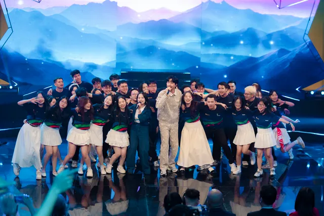 25th Anniversary Gala of Road to Olympia Mount: The Shining Stars of Hope - Ảnh 2.