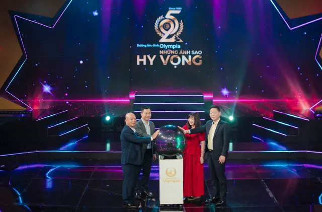 25th Anniversary Gala of Road to Olympia Mount: The Shining Stars of Hope - Ảnh 3.