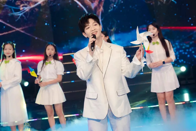 25th Anniversary Gala of Road to Olympia Mount: The Shining Stars of Hope - Ảnh 6.