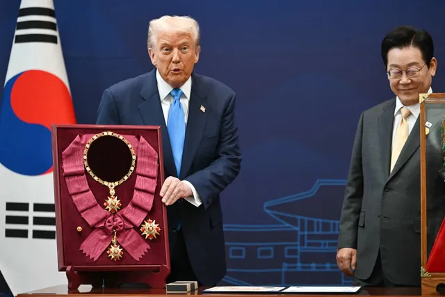 Tổng thống Trump công du Hàn Quốc sau 6 năm, được trao Huân chương cao quý nhất- Ảnh 2. Tổng thống Trump công du Hàn Quốc sau 6 năm, được trao Huân chương cao quý nhất- Ảnh 2.