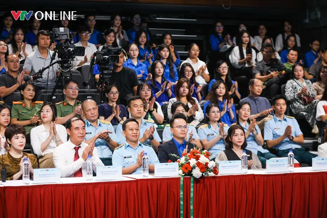 “Stand with Our Compatriots” - When Millions of Vietnamese Hearts Beat as One - Ảnh 2.