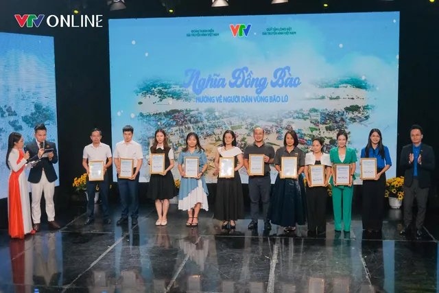 “Stand with Our Compatriots” - When Millions of Vietnamese Hearts Beat as One - Ảnh 14.