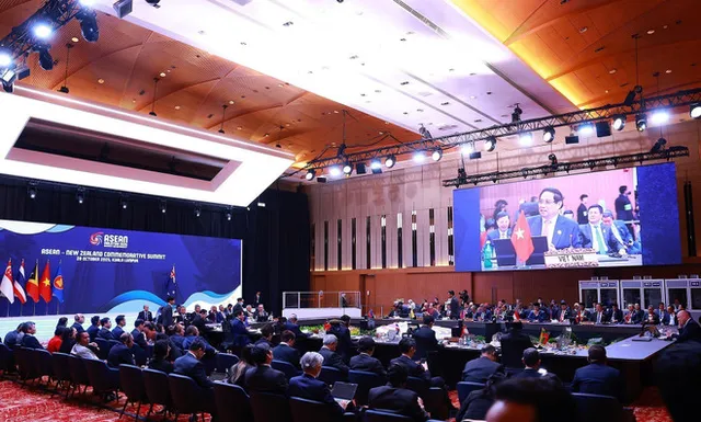 PM attends ASEAN- New Zealand Commemorative Summit in Kuala Lumpur - Ảnh 1.