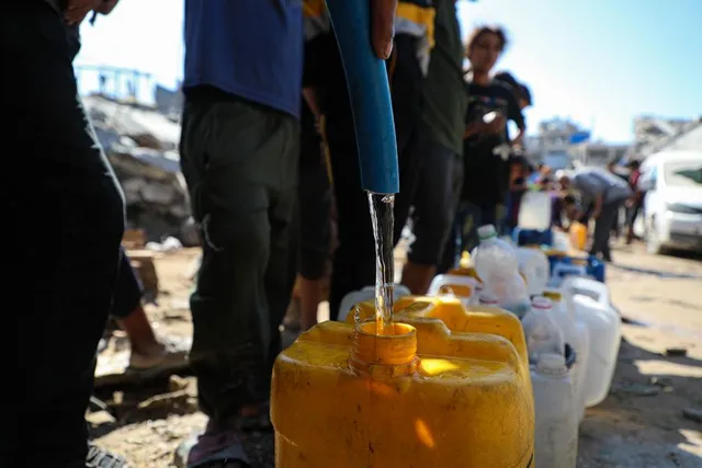 Hơn 24.000 tấn hàng viện trợ được chuyển đến Gaza giữa lệnh ngừng bắn mong manh- Ảnh 1.