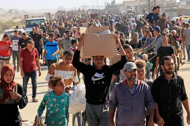 Thực phẩm viện trợ được phân phát cho 1 triệu người dân Gaza kể từ khi ngừng bắn - Ảnh 1. Thực phẩm viện trợ được phân phát cho 1 triệu người dân Gaza kể từ khi ngừng bắn - Ảnh 1.
