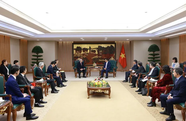 PM suggests expanding cooperation with Japan’s Kansai region - Ảnh 1.