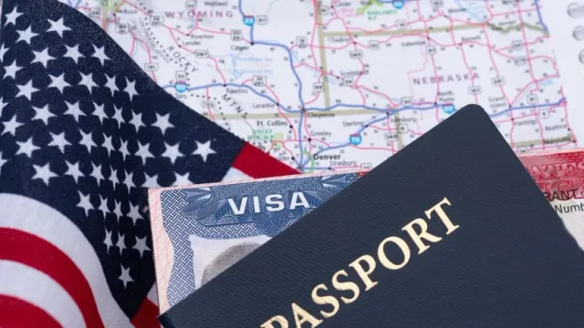 Chính quyền Tổng thống Trump hủy 80.000 thị thực trong chiến dịch siết chặt nhập cư- Ảnh 1. Chính quyền Tổng thống Trump hủy 80.000 thị thực trong chiến dịch siết chặt nhập cư- Ảnh 1.