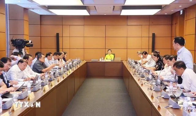 Lawmakers seek stronger measures to boost public investment, sustain economic growth - Ảnh 1.