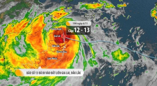 CẬP NHẬT: Bão số 13 giật cấp 15 đổ bộ đất liền các tỉnh Đắk Lắk - Gia Lai - Ảnh 1.