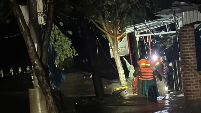 CẬP NHẬT: Bão số 13 gây nhiều thiệt hại, 2 người thương vong do nhà sập - Ảnh 3.