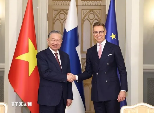 Vietnamese, Finnish leaders witness signing of cooperation documents - Ảnh 1.