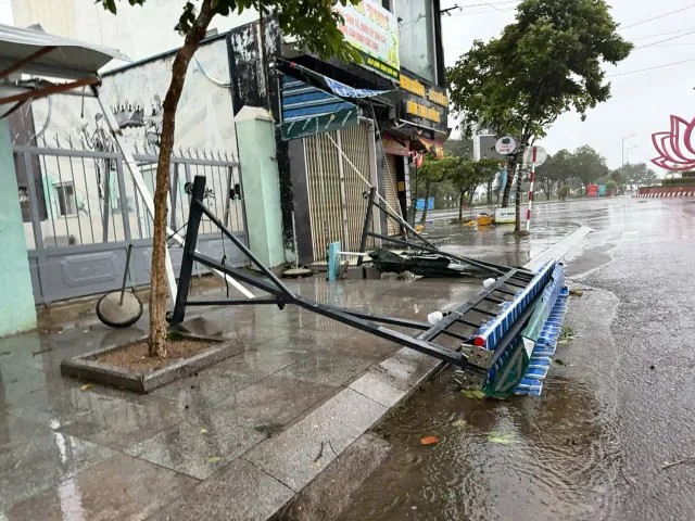 CẬP NHẬT: Bão số 13 giật cấp 15 đổ bộ đất liền các tỉnh Đắk Lắk - Gia Lai - Ảnh 3.