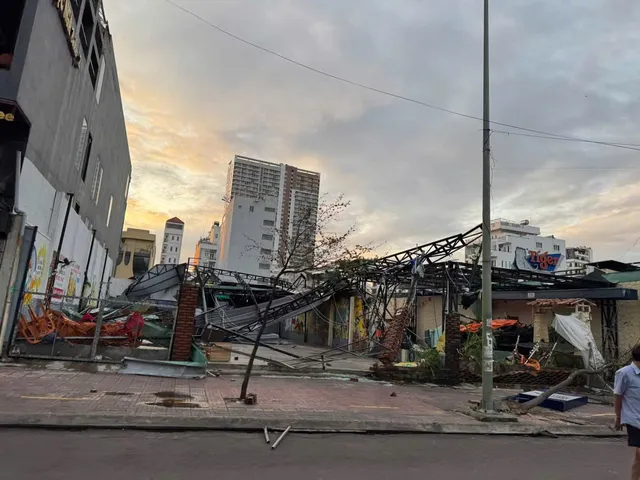 CẬP NHẬT: Bão số 13 gây nhiều thiệt hại, 2 người thương vong do nhà sập - Ảnh 2.