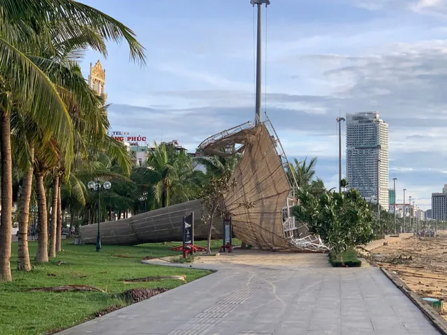 CẬP NHẬT: Bão số 13 gây nhiều thiệt hại, 2 người thương vong do nhà sập - Ảnh 4.