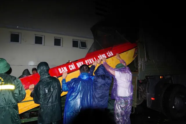 CẬP NHẬT: Bão số 13 gây nhiều thiệt hại, 2 người thương vong do nhà sập - Ảnh 4.