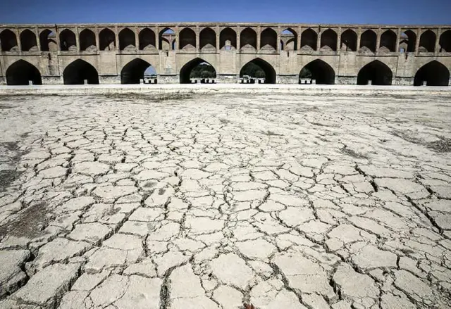 Iran đối mặt khủng hoảng thiếu nước trầm trọng- Ảnh 1. Iran đối mặt khủng hoảng thiếu nước trầm trọng- Ảnh 1.