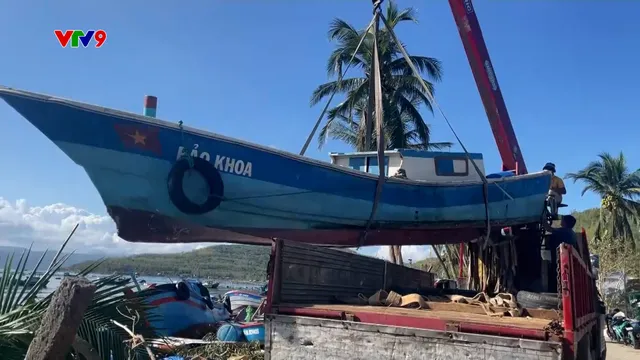 Ngư dân khắc phục thiệt hại, sớm vươn khơi sau bão