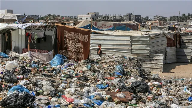 Những núi rác thải đe dọa sức khỏe của người dân Gaza- Ảnh 1. Những núi rác thải đe dọa sức khỏe của người dân Gaza- Ảnh 1.