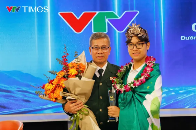 Road to Olympia Mount 2025 Champion: This victory brings pride  to  the family, the school, and  Hanoi - Ảnh 3.