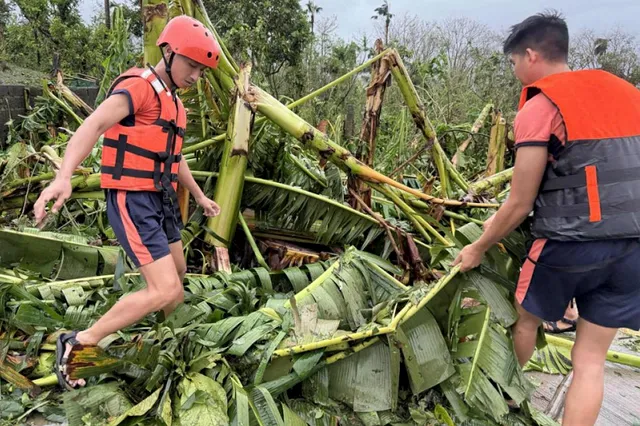 Siêu bão Fung-wong khiến 2 người chết và buộc hơn 1 triệu người phải sơ tán ở Philippines- Ảnh 1. Siêu bão Fung-wong khiến 2 người chết và buộc hơn 1 triệu người phải sơ tán ở Philippines- Ảnh 1.