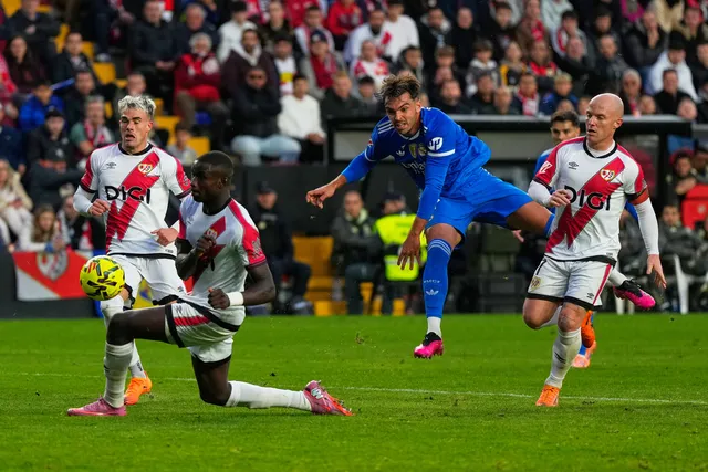 Real Madrid bị Vallecano cầm hòa trong ngày hàng công "tịt ngòi"- Ảnh 3. Real Madrid bị Vallecano cầm hòa trong ngày hàng công "tịt ngòi"- Ảnh 3.