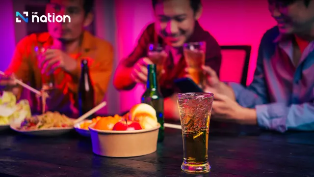 Thái Lan áp dụng mức phạt tới 470 USD nếu uống rượu bia ngoài giờ quy định- Ảnh 1. Thái Lan áp dụng mức phạt tới 470 USD nếu uống rượu bia ngoài giờ quy định- Ảnh 1.