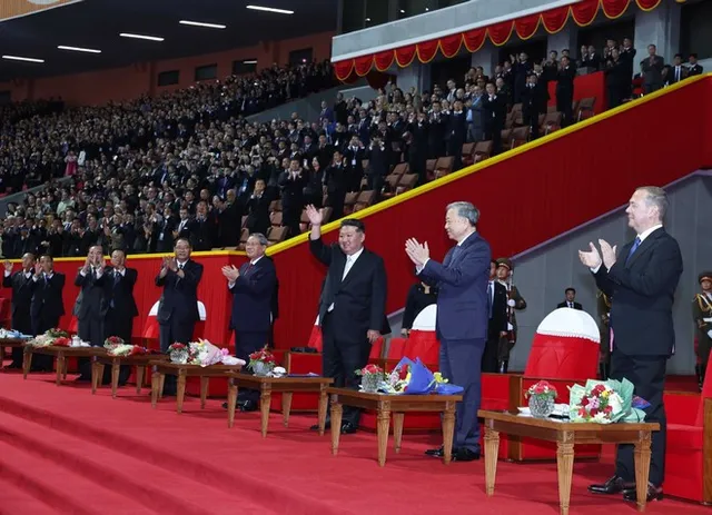 Party chief visits DPRK kindergarten, attends WPKs anniversary show - Ảnh 2.