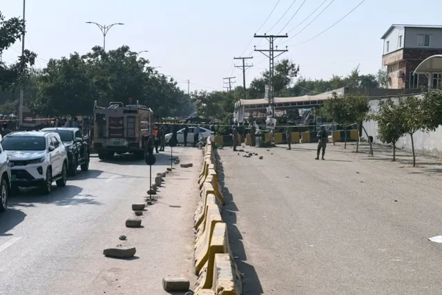 Đánh bom xe gần tòa án Islamabad, ít nhất 11 người thiệt mạng- Ảnh 1. Đánh bom xe gần tòa án Islamabad, ít nhất 11 người thiệt mạng- Ảnh 1.