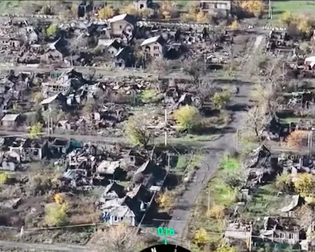 Lực lượng Ukraine giữ vững vị trí ở Pokrovsk khi Nga tấn công dữ dội- Ảnh 1. Lực lượng Ukraine giữ vững vị trí ở Pokrovsk khi Nga tấn công dữ dội- Ảnh 1.