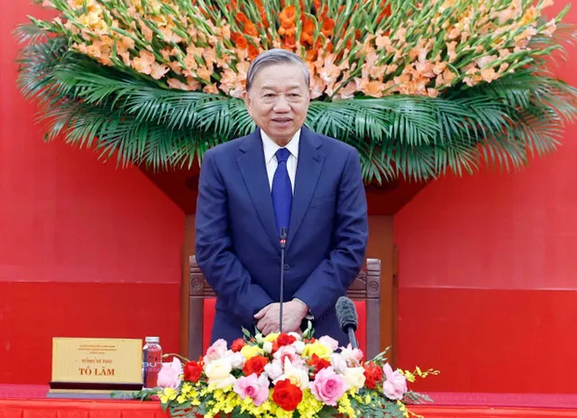 Party chief meets with outstanding individuals joining grassroots security and order protection - Ảnh 1.